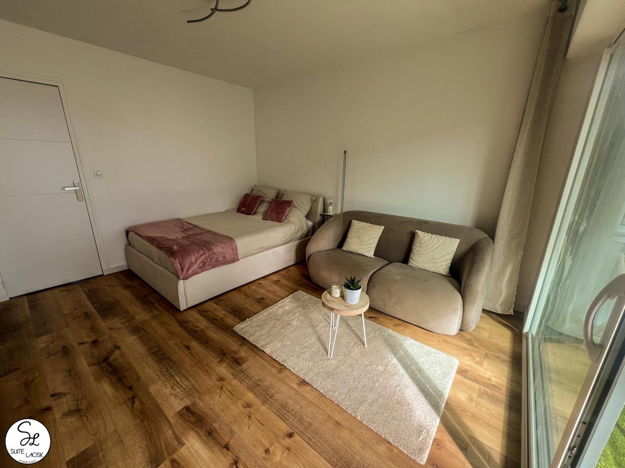 Laosk Apartment *
